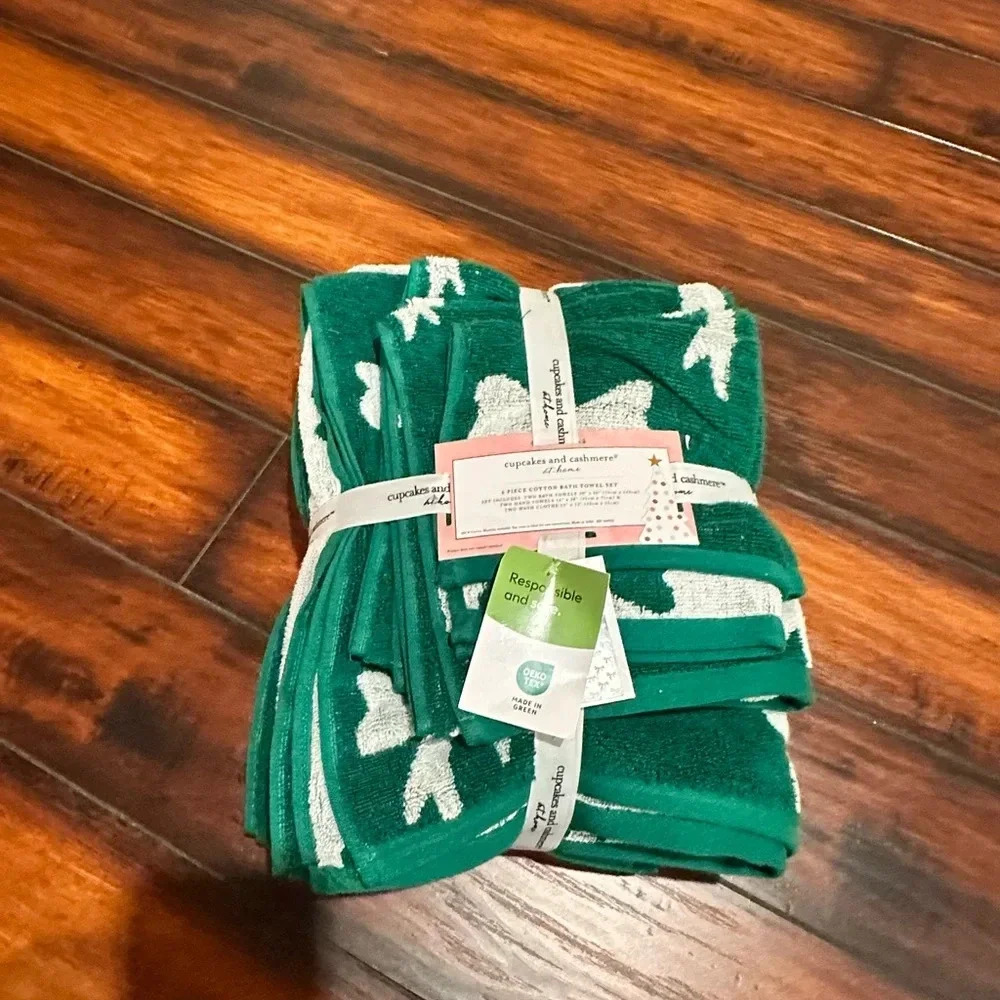 New Holiday Cupcakes and Cashmere 6 Piece Cotton BathTowel set green & white bow